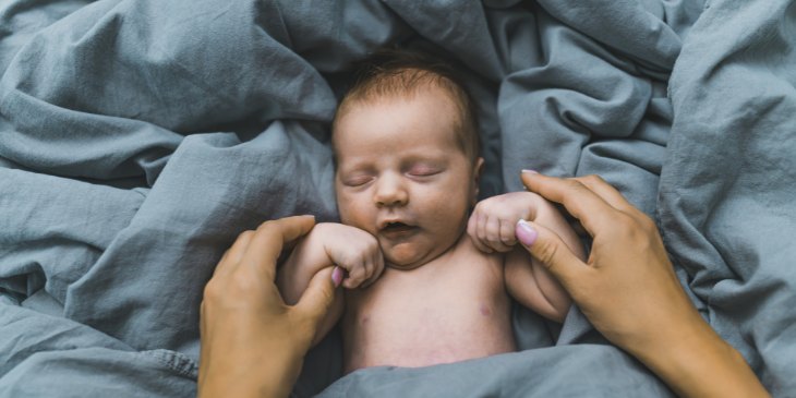 Bagaimana untuk memberkati bayi tidur dengan lena pada waktu malam