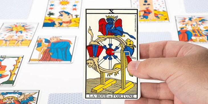 Karta "Wheel of Fortune" di Tarot de tê çi wateyê?